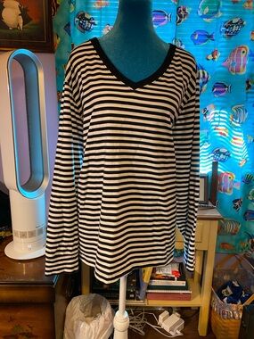 Lands' End Black and White Striped Long Sleeve V-Neck Tee